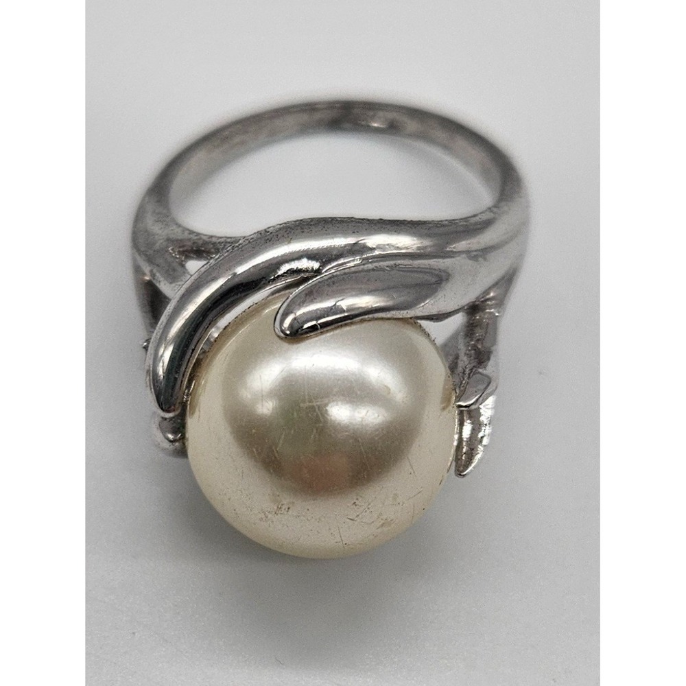 Vintage Elegant Silver Tone Ring with Large Cream Pearl Statement Design